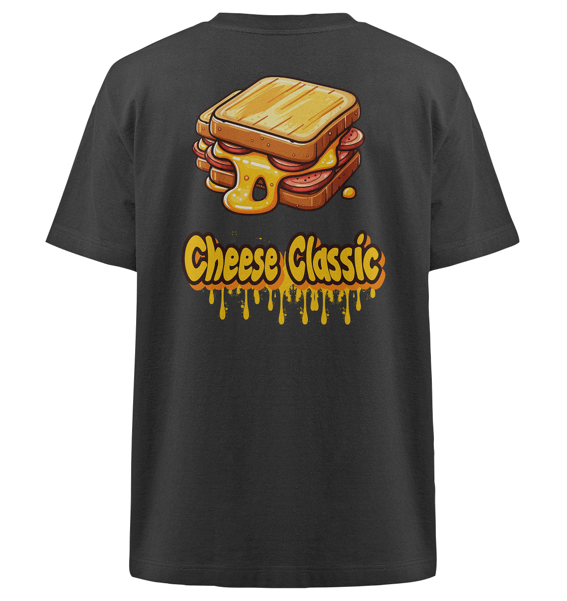 Ein schwarzes T-Shirt mit der Abbildung eines schmelzenden gegrillten Käsesandwichs über den Worten „Cheese Classic“ in gelbem, tropfendem Text. Das Sandwich sieht golden und klebrig aus und vermittelt ein verspieltes und appetitanregendes Thema.