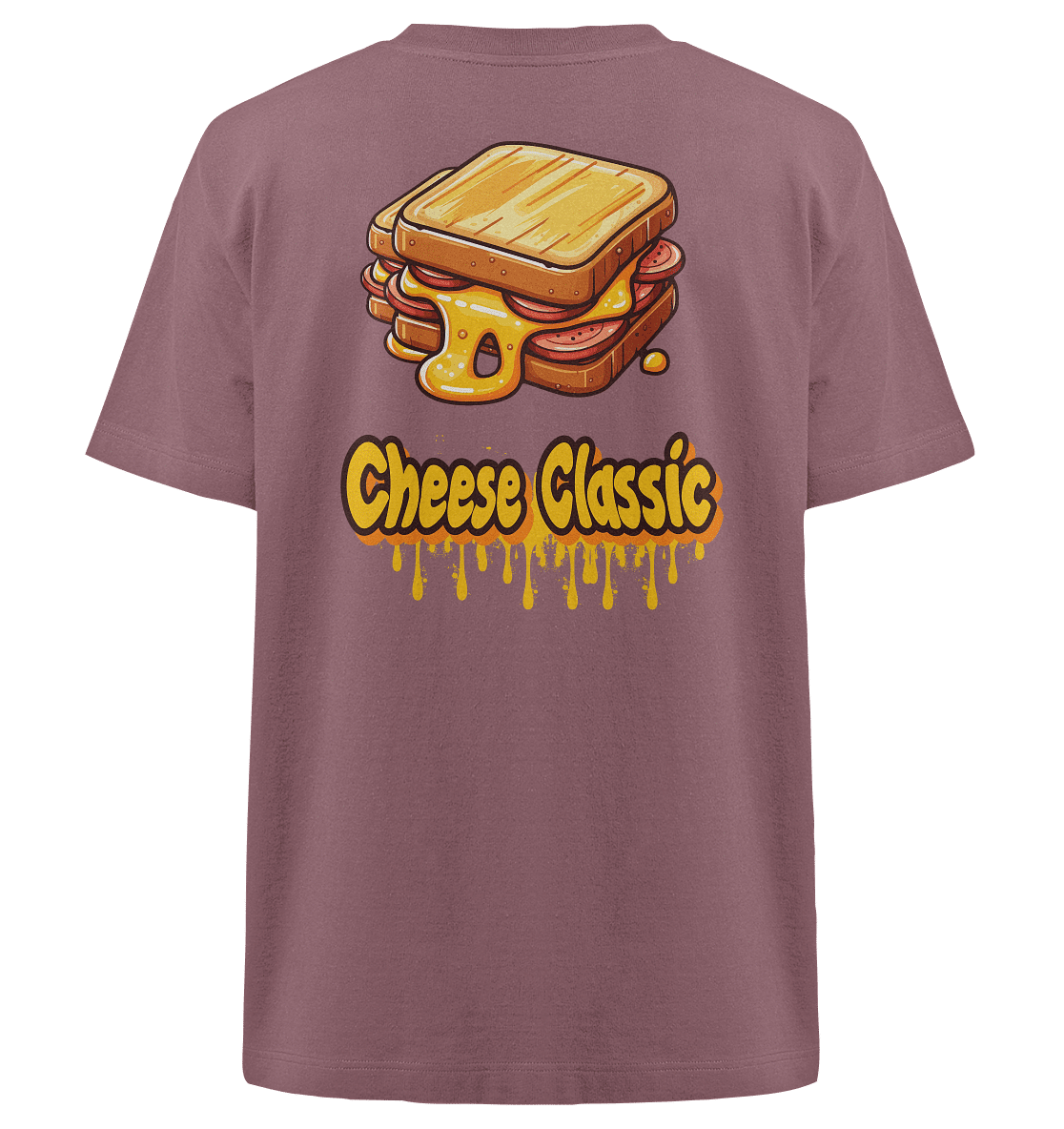 Ein malvenfarbenes T-Shirt mit der Abbildung eines gegrillten Käsesandwichs im Cartoon-Stil, aus dem Käse tropft, sowie dem Text „Cheese Classic“ in Gelb, wobei die Unterseite der Buchstaben tropfenden Käse imitiert.