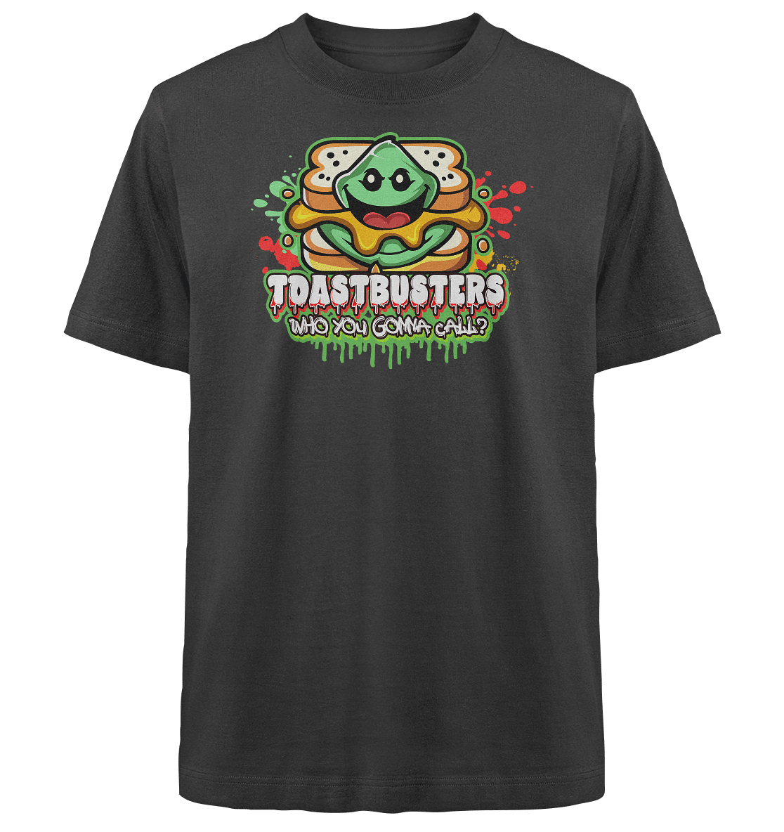 Ein schwarzes T-Shirt mit einer verspielten Grafik eines zwischen Brotscheiben eingeklemmten Geistes mit grünen und roten Spritzern. Der Text Toastbusters: Wen wirst du anrufen? ist in fetten, tropfenden Buchstaben unter dem Bild gestaltet.
