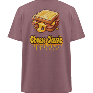 Ein malvenfarbenes T-Shirt mit der Abbildung eines gegrillten Käsesandwichs im Cartoon-Stil, aus dem Käse tropft, sowie dem Text „Cheese Classic“ in Gelb, wobei die Unterseite der Buchstaben tropfenden Käse imitiert.